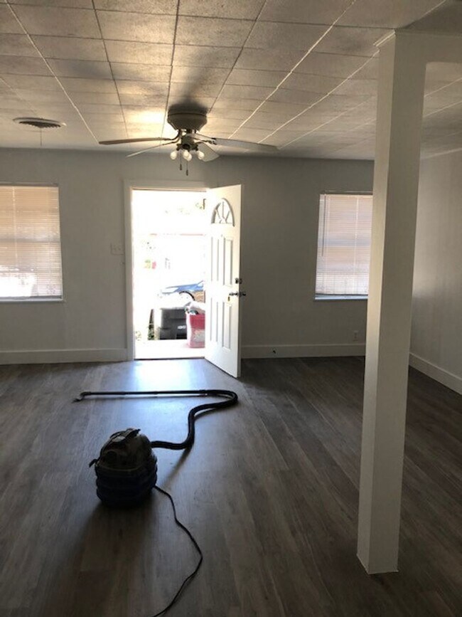 Building Photo - 2 Bedroom, 1 Bath, 1 Car Carport with Shed...