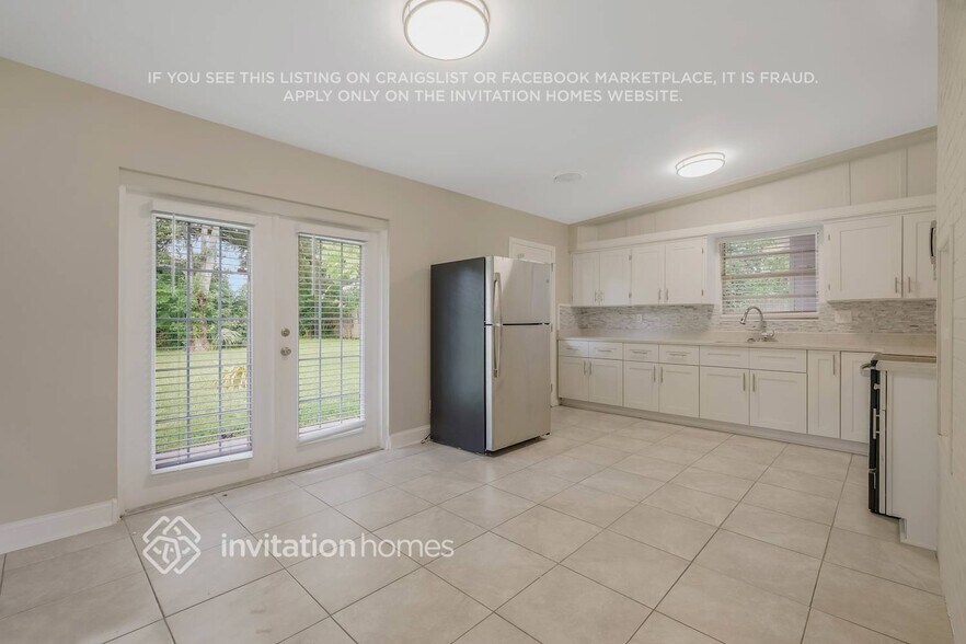 Building Photo - 8527 Bengalin Ave