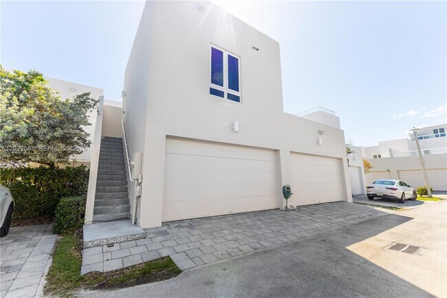 Building Photo - 6440 NW 103rd Psge