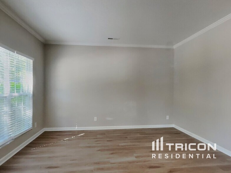 Building Photo - 3681 McGinty Dr