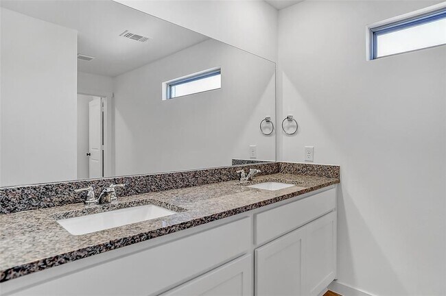 Building Photo - 1219 Bells Dr