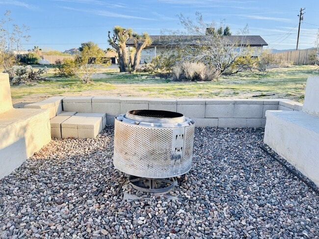 Building Photo - Gorgeous 3 bd, 2.5 ba on 1 acre
