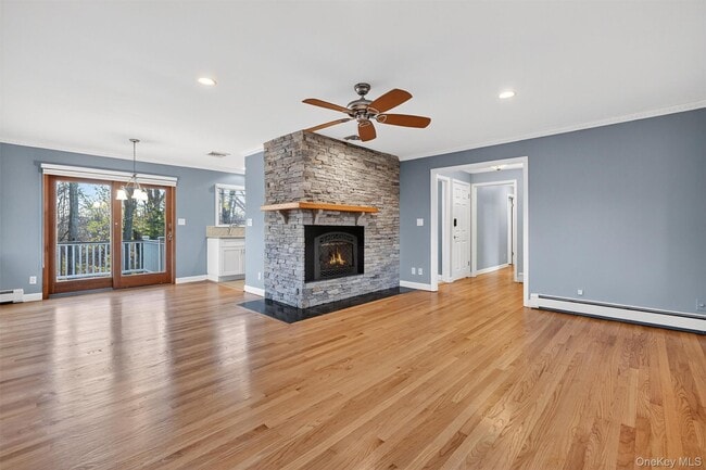 Building Photo - 350 Spring St