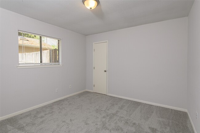 Building Photo - 5519 Fallengate Dr