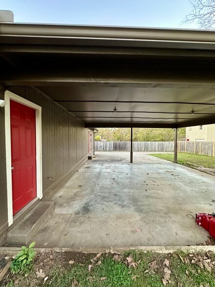 Covered Parking Spot - 500 N 46th St