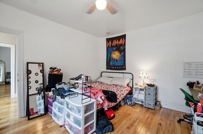 Building Photo - 7 Bed/3 Bath Mins. from UC Campus $700/pp ($4,900/mo)!