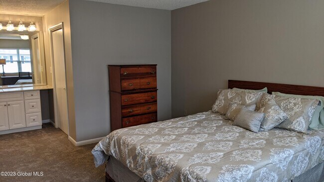 Building Photo - 1006 Greenwich Dr