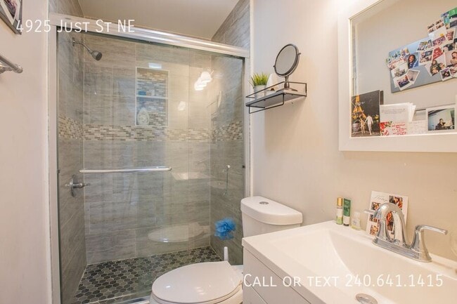 Building Photo - 4925 Just St NE