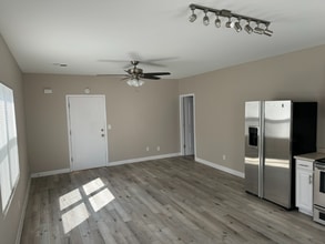 Building Photo - 351 Chicago Rd