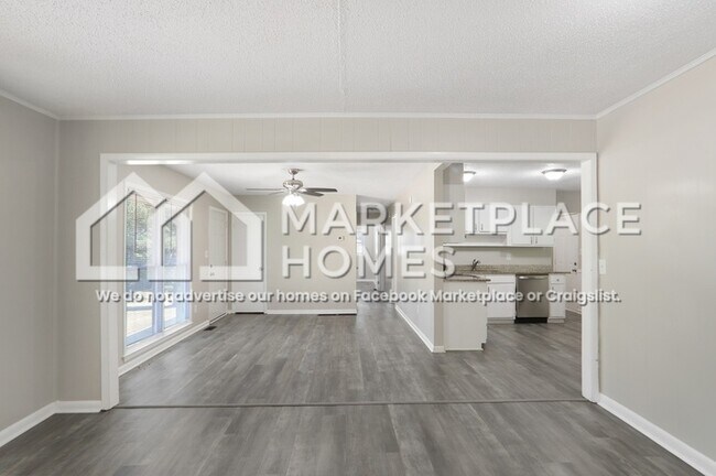 Building Photo - 8206 Huntington Dr