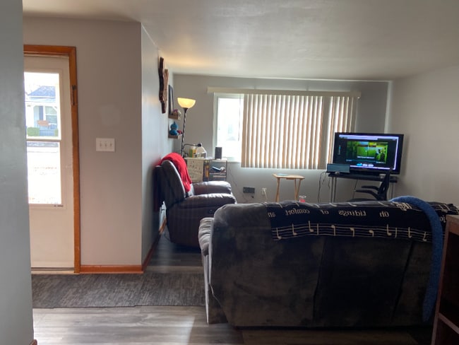 Building Photo - 415 E Staat St