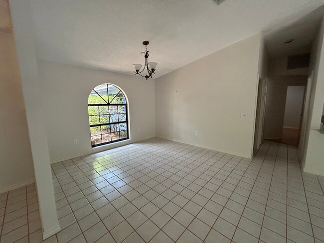 Building Photo - 4137 Woodview Dr