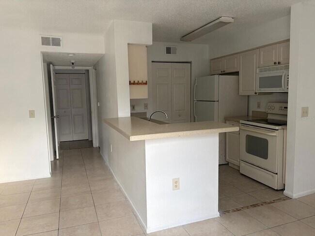 Building Photo - 1218 Bermuda Lakes Ln