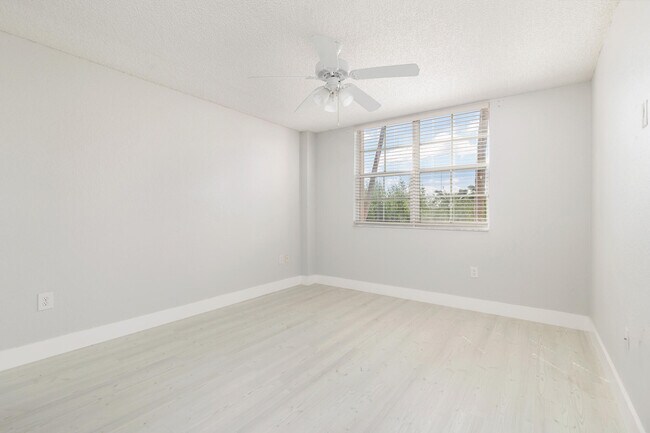 Building Photo - 1801 N Flagler Dr