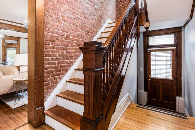 Building Photo - 104 Thurman Ave