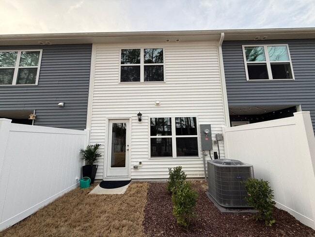 Building Photo - Newly Built 3BD, 2.5BA Raleigh Townhome with a Bonus Office/Den on First Floor