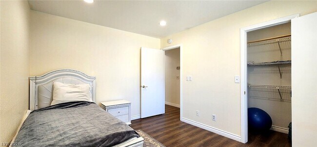 Building Photo - 5213 Orchard Hills Ave