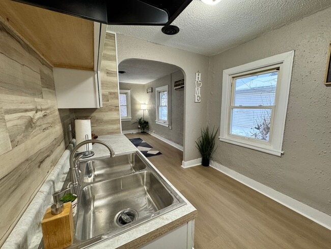 Building Photo - 1 bed, 1 bath home for rent in Waterloo