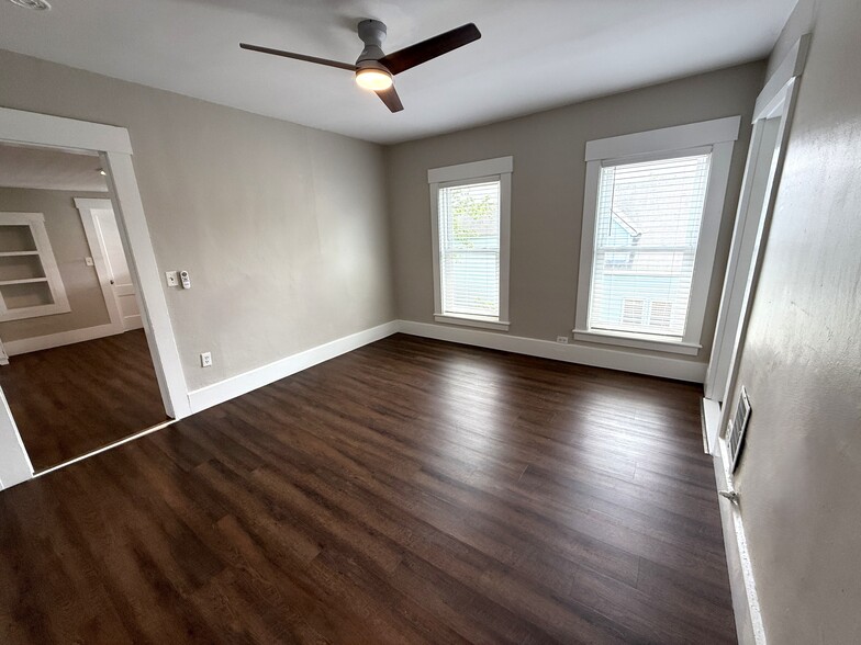 Living room - 111 S State St