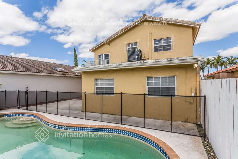 Building Photo - 10029 SW 146th Pl