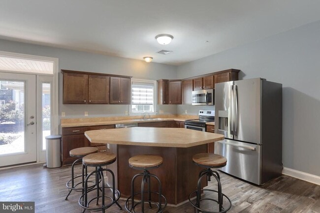 Building Photo - 101 High Pointe Dr