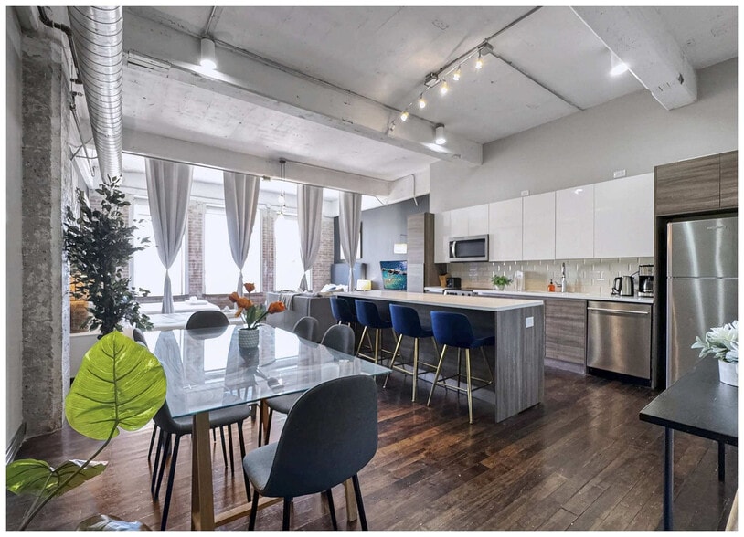 Building Photo - 555 Evergreen St