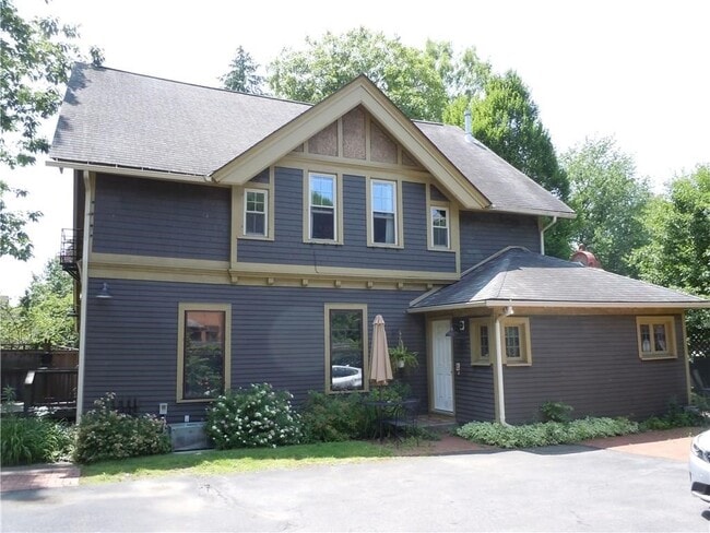 Primary Photo - 1063 East Ave