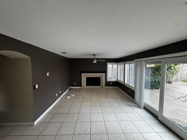 Building Photo - BEAUTIFUL 2 STORY 4 BD, 3 BATH, 3 CAR GARAGE, WITH POOL!