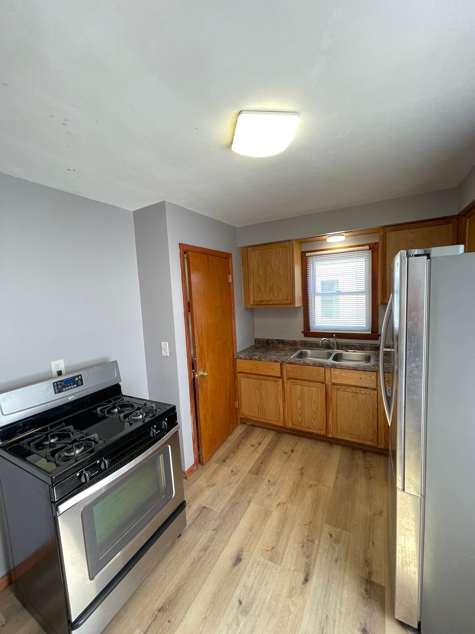 Building Photo - 3521-3521 N 99th St