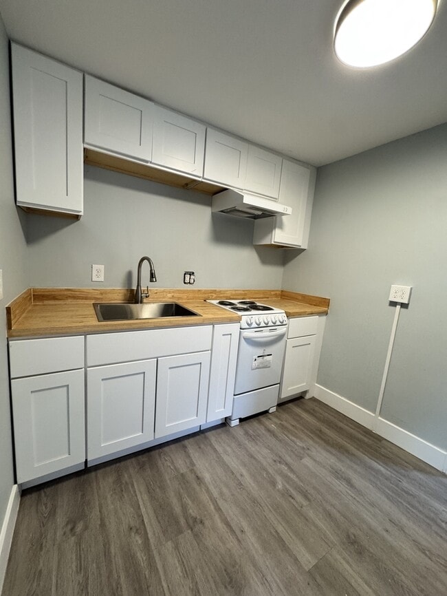 Building Photo - 82 W Main St