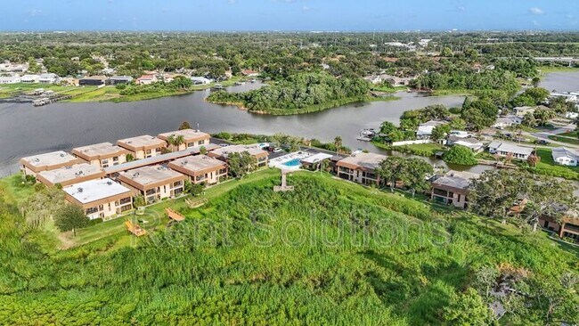 Building Photo - 10192 Seminole Island Dr