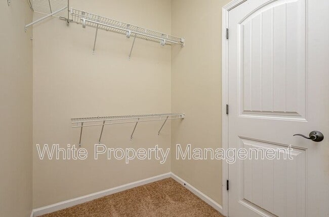 Building Photo - 5517 Tipperlinn Way