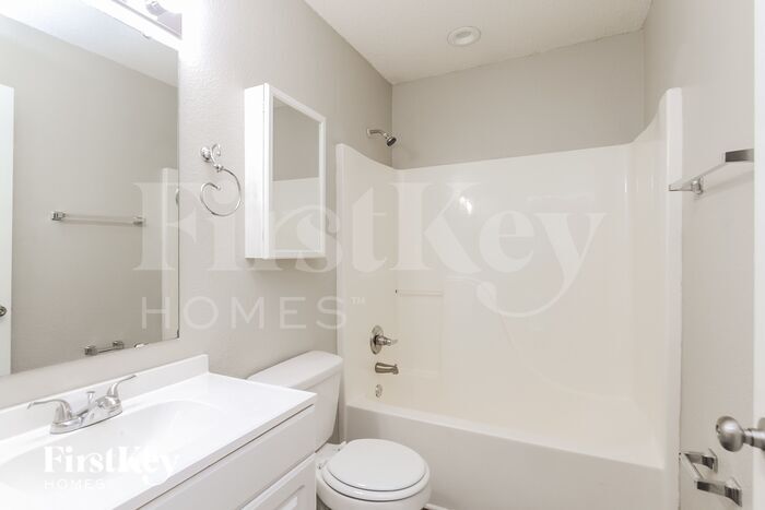 Building Photo - 8646 Coralberry Ln