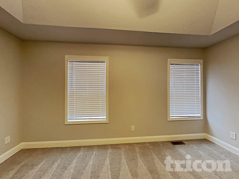 Building Photo - 280 Farmington Dr