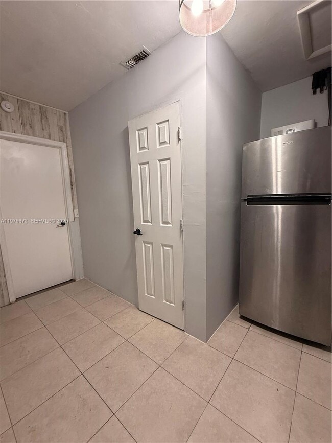 Building Photo - 5941 NW 14th Ct