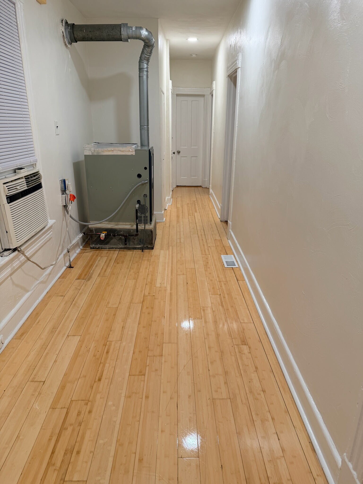 Building Photo - 748 E 28th St