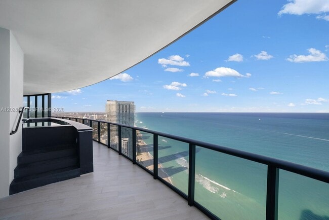 Building Photo - 18555 Collins Ave