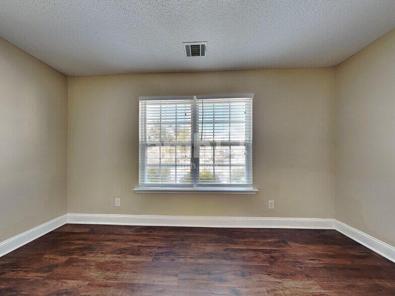 Building Photo - 738 Laurel Hill Cir