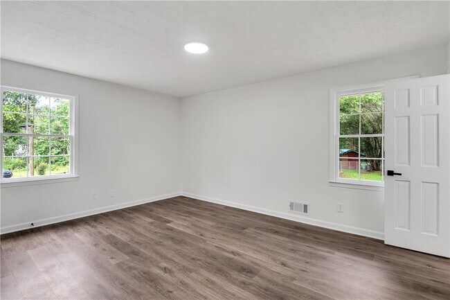 Building Photo - 2371 Holly Springs Rd