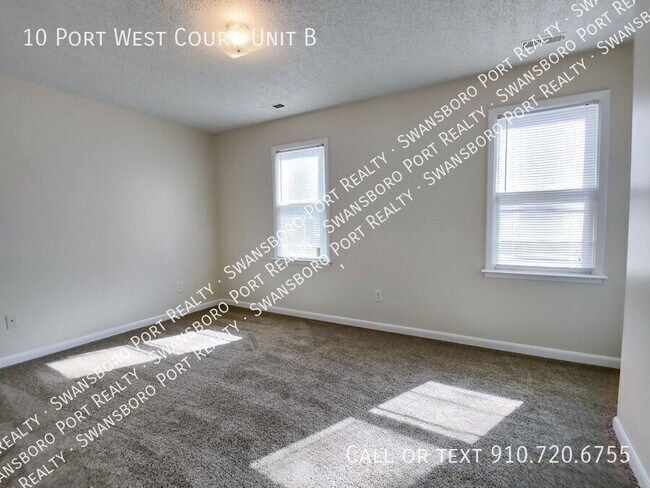 Building Photo - 10 Port W Ct