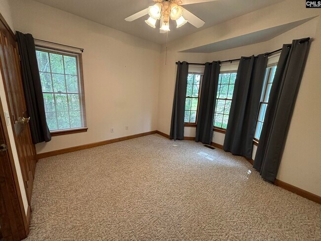 Building Photo - 527 Superior Cir