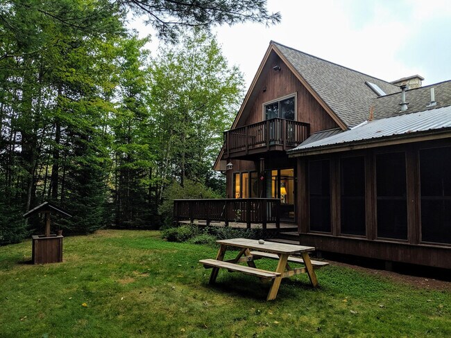 Building Photo - 140 Paquette Cir