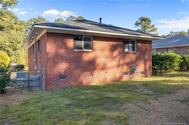 Building Photo - 1913 Corrinna St