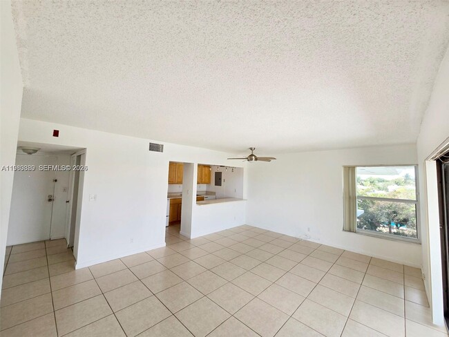 Building Photo - 505 S Pine Island Rd