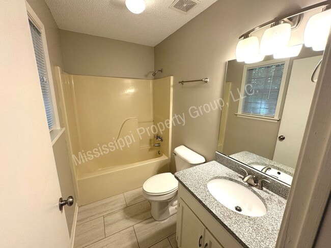 Building Photo - 3BR/2BA Home