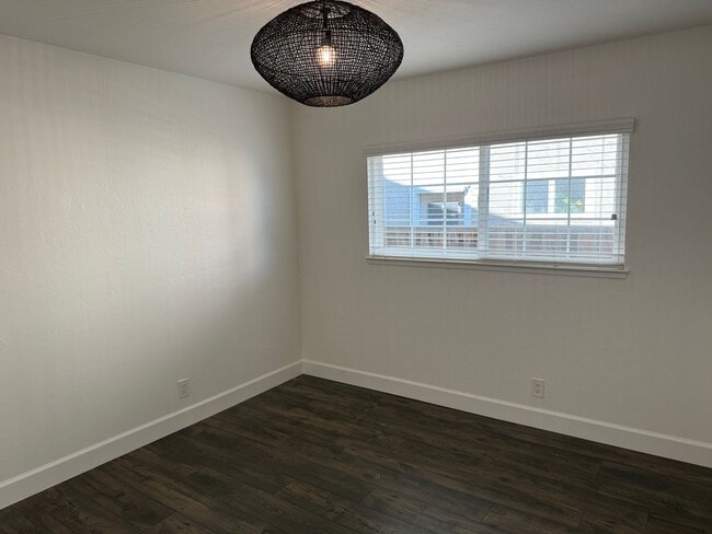 Building Photo - Remodeled 4 Bedroom 2 Bath Home in the des...