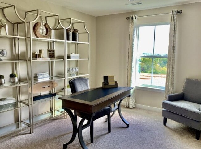 Building Photo - 3 Bedroom, 2.5 Bath End Unit Townhome on C...