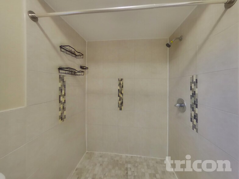 Building Photo - 842 Benchwood Ct