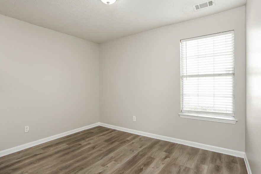 Building Photo - 6016 Birdseye Tr