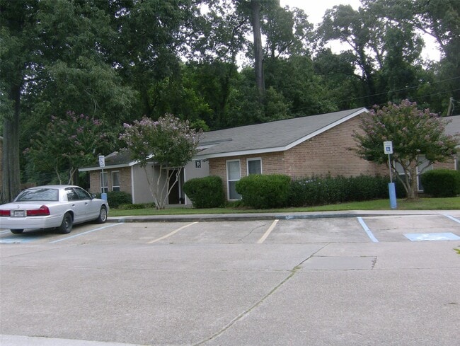 Building Photo - 16161 Tiger Bend Rd